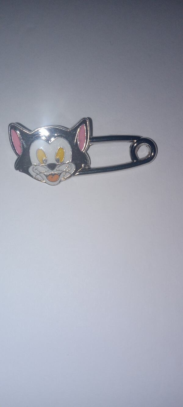 Disney figaro cat pin.
